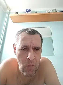 Snapshot of Andrzej-M chatting on 11/23/25, 09:42 Andrzej-M online show from 11/23/25, 09:42