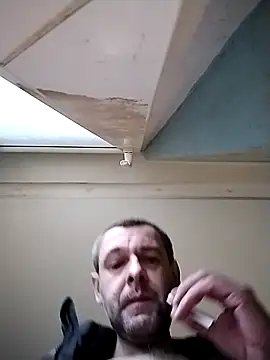 Snapshot of Andrzej-M chatting on 11/25/25, 01:33 Andrzej-M online show from 11/25/25, 01:33