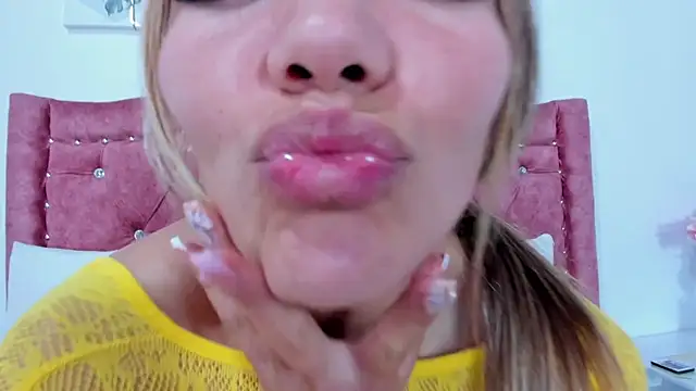 Mia Malkovaa  online show from 01/11/25, 01:22