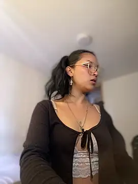 baby lizy online show from 03/11/26, 08:48