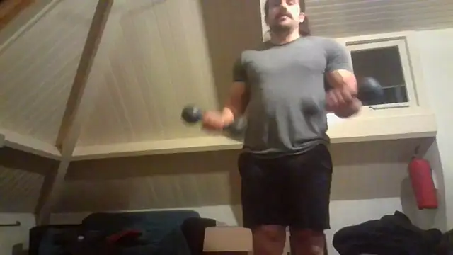 Snapshot of Mclozzz chatting on 11/08/25, 03:29 Mclozzz online show from 11/08/25, 03:29