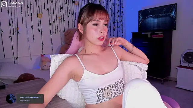 Snapshot of alice_guerin_ chatting on 01/12/25, 05:34 alice guerin  online show from 01/12/25, 05:34