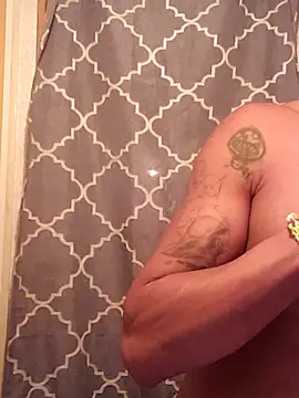 LargeDominoes online show from 04/18/26, 01:42