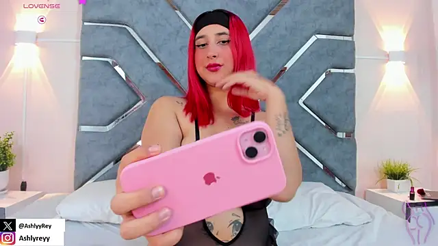 ashlyrey-1 online show from 12/16/24, 10:34