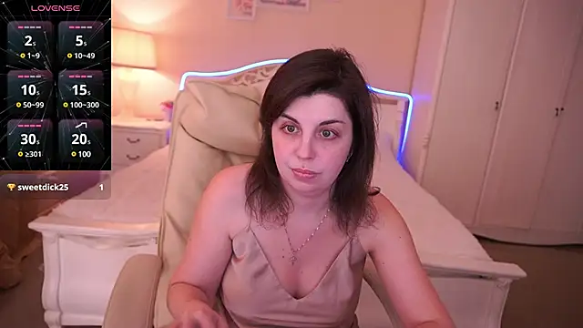 MirandaWong online show from 02/24/25, 09:53