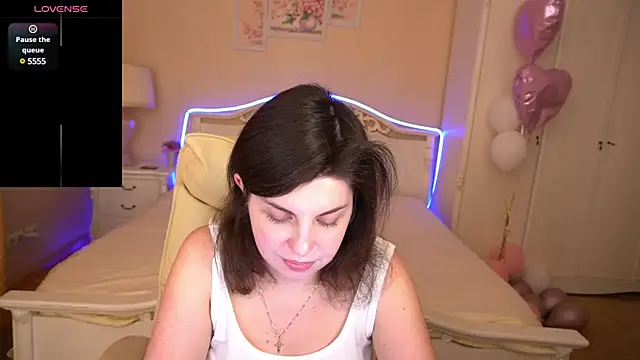 MirandaWong online show from 03/03/25, 10:06