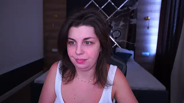 MirandaWong online show from 09/27/25, 05:23