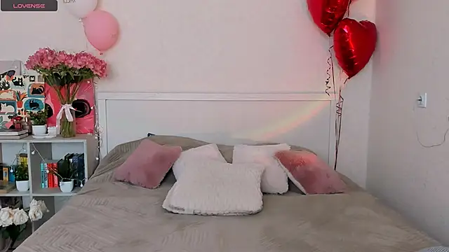 Snapshot of LittleKiitten chatting on 05/23/26, 02:32 LittleKiitten online show from 05/23/26, 02:32