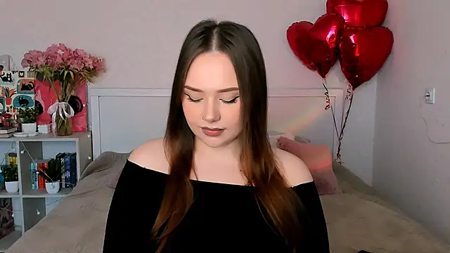 Snapshot of LittleKiitten chatting on 05/27/26, 02:36 LittleKiitten online show from 05/27/26, 02:36