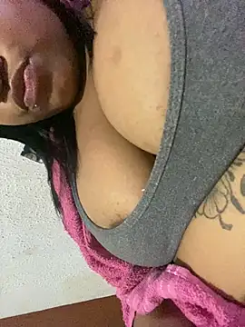 Snapshot of vic_pretynhaa chatting on 03/12/25, 01:51 vic pretynhaa online show from 03/12/25, 01:51