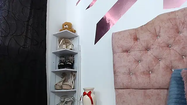 Kitten Hot  online show from 10/11/25, 11:42