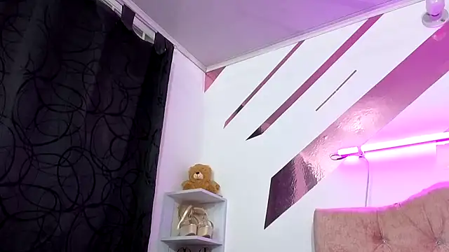 Kitten Hot  online show from 10/31/25, 04:57