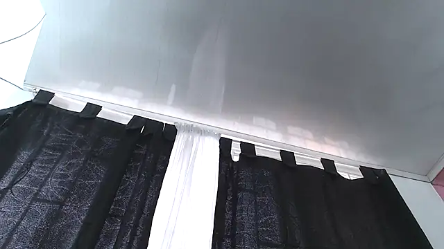 Kitten Hot  online show from 11/26/25, 08:10