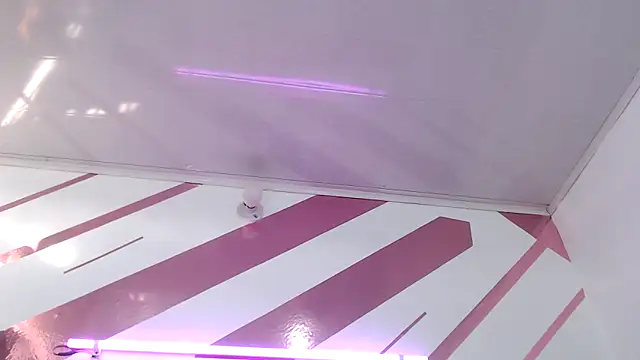 Kitten Hot  online show from 02/04/26, 10:15