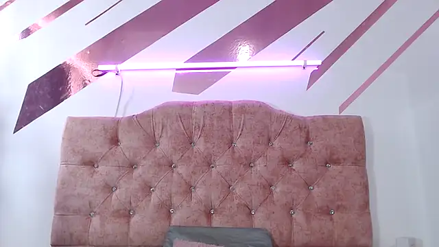 Kitten Hot  online show from 02/08/26, 05:05