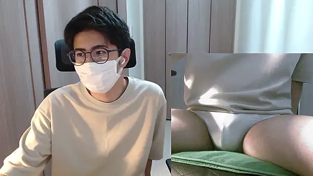 Snapshot of ryota_kkk chatting on 06/11/26, 02:37 ryota kkk online show from 06/11/26, 02:37
