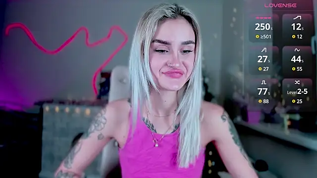 Snapshot of _Ravenaa chatting on 12/15/24, 03:31 Ravenaa online show from 12/15/24, 03:31