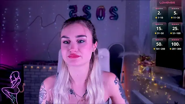 Snapshot of _Ravenaa chatting on 01/20/25, 02:03 Ravenaa online show from 01/20/25, 02:03