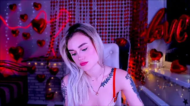 Snapshot of _Ravenaa chatting on 02/08/25, 01:44 Ravenaa online show from 02/08/25, 01:44