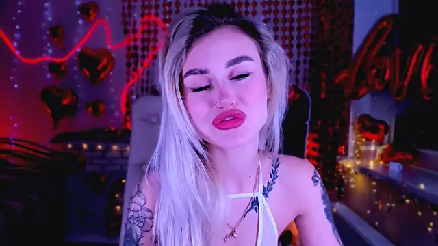 Snapshot of _Ravenaa chatting on 02/09/25, 11:04 Ravenaa online show from 02/09/25, 11:04