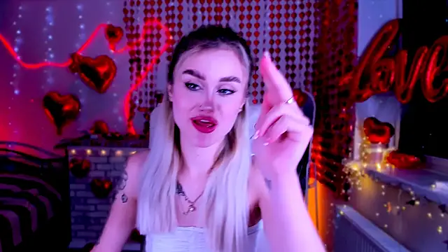 Snapshot of _Ravenaa chatting on 02/10/25, 11:36 Ravenaa online show from 02/10/25, 11:36