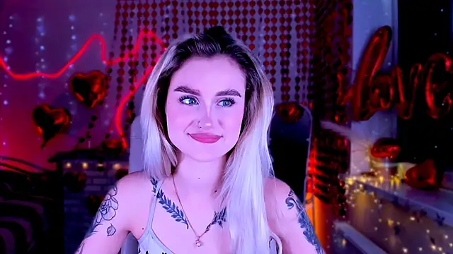 Snapshot of _Ravenaa chatting on 02/19/25, 10:12 Ravenaa online show from 02/19/25, 10:12