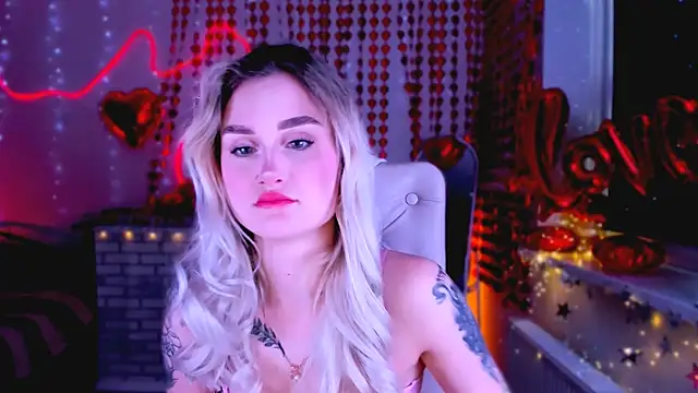 Snapshot of _Ravenaa chatting on 02/24/25, 12:05 Ravenaa online show from 02/24/25, 12:05