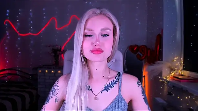 Snapshot of _Ravenaa chatting on 03/14/25, 11:56 Ravenaa online show from 03/14/25, 11:56