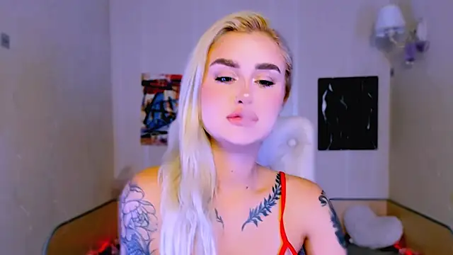 Snapshot of _Ravenaa chatting on 12/14/25, 01:05 Ravenaa online show from 12/14/25, 01:05