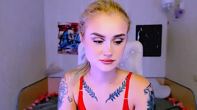 Snapshot of _Ravenaa chatting on 12/15/25, 10:30 Ravenaa online show from 12/15/25, 10:30