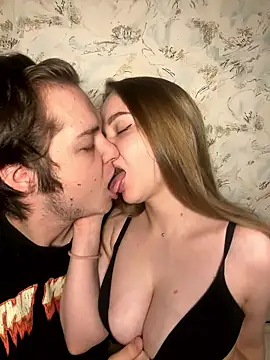 Snapshot of Family-Mm1 chatting on 01/19/26, 06:39 Family-Mm1 online show from 01/19/26, 06:39