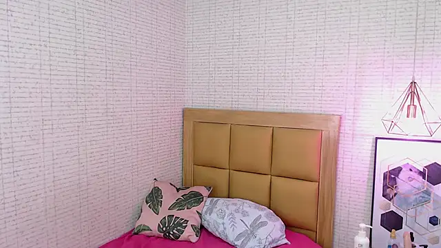 MAGNOLEROY online show from 02/08/25, 10:40