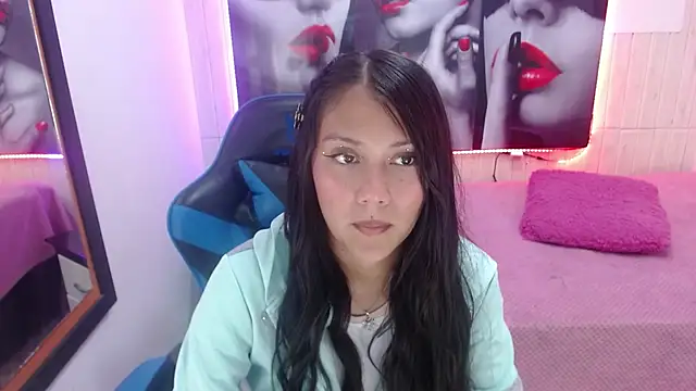 Snapshot of Catalehia_Milk chatting on 01/21/25, 07:50 Catalehia Milk online show from 01/21/25, 07:50