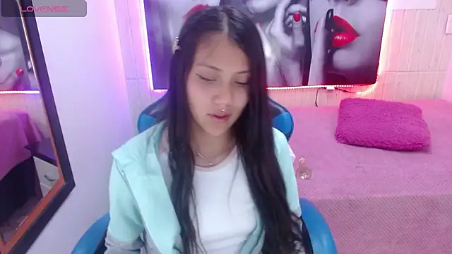 Snapshot of Catalehia_Milk chatting on 01/22/25, 12:16 Catalehia Milk online show from 01/22/25, 12:16