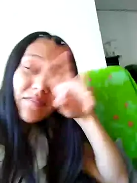 Snapshot of Catalehia_Milk chatting on 01/29/25, 09:50 Catalehia Milk online show from 01/29/25, 09:50