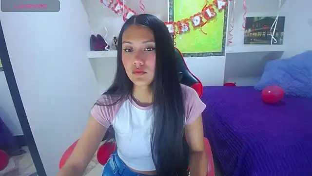 Snapshot of Catalehia_Milk chatting on 02/17/25, 08:15 Catalehia Milk online show from 02/17/25, 08:15