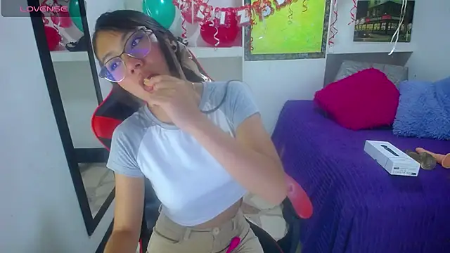 Snapshot of Catalehia_Milk chatting on 02/20/25, 07:30 Catalehia Milk online show from 02/20/25, 07:30