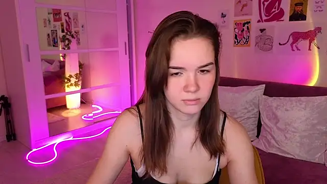 Snapshot of LindaRobertz chatting on 02/28/25, 09:15 LindaRobertz online show from 02/28/25, 09:15