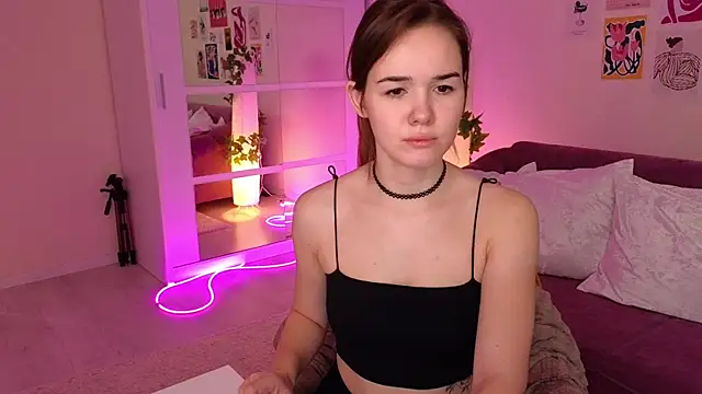 Snapshot of LindaRobertz chatting on 03/02/25, 09:10 LindaRobertz online show from 03/02/25, 09:10