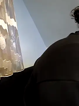 Snapshot of NewyorkDimi chatting on 10/31/25, 03:07 NewyorkDimi online show from 10/31/25, 03:07