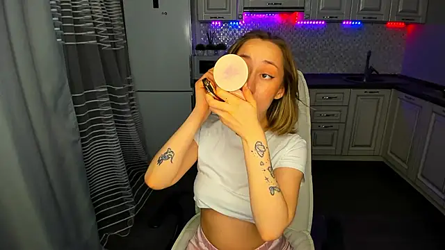 Snapshot of MelodyOfLovee chatting on 03/12/25, 09:44 MelodyOfLovee online show from 03/12/25, 09:44