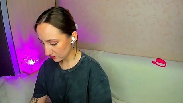 Snapshot of MelodyOfLovee chatting on 12/03/25, 11:03 MelodyOfLovee online show from 12/03/25, 11:03