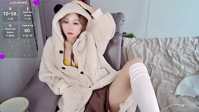 Snapshot of Xiaoyu-G chatting on 03/02/25, 08:16 Xiaoyu-G online show from 03/02/25, 08:16