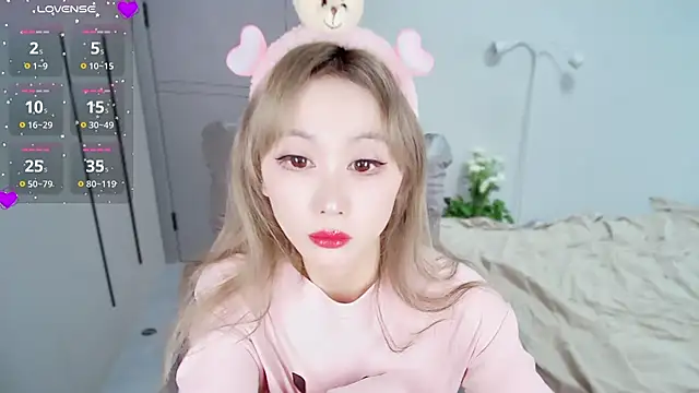 Snapshot of Xiaoyu-G chatting on 03/05/25, 01:21 Xiaoyu-G online show from 03/05/25, 01:21