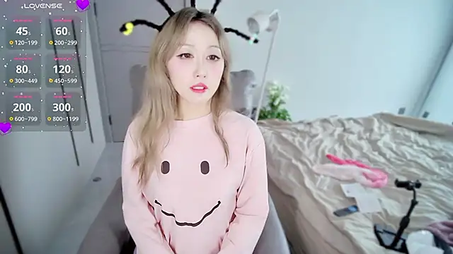 Snapshot of Xiaoyu-G chatting on 03/05/25, 06:54 Xiaoyu-G online show from 03/05/25, 06:54