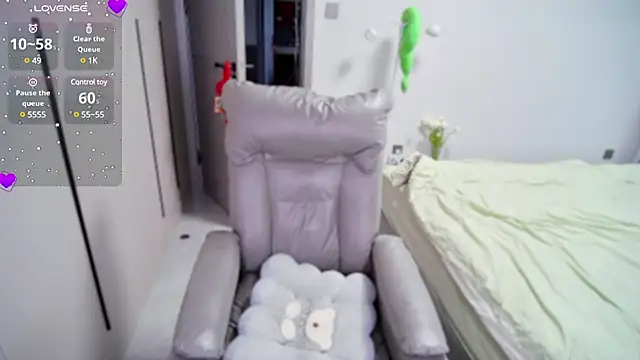 Snapshot of Xiaoyu-G chatting on 03/14/25, 01:37 Xiaoyu-G online show from 03/14/25, 01:37