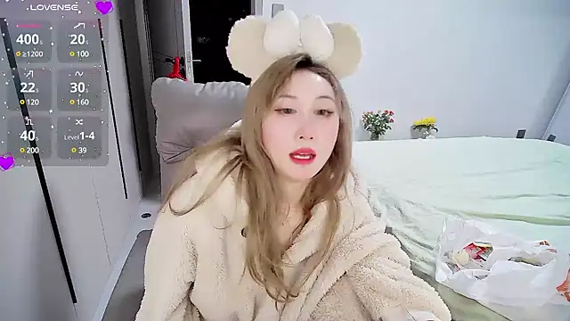 Snapshot of Xiaoyu-G chatting on 03/21/25, 01:13 Xiaoyu-G online show from 03/21/25, 01:13