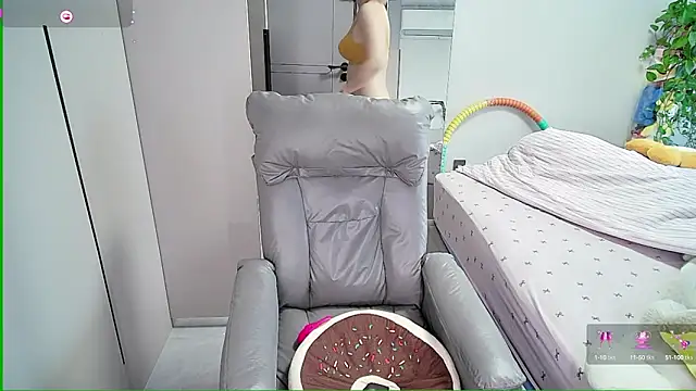 Snapshot of Xiaoyu-G chatting on 09/29/25, 12:49 Xiaoyu-G online show from 09/29/25, 12:49