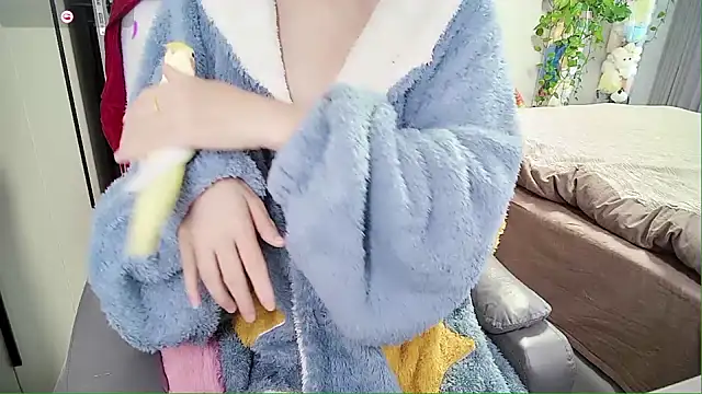 Snapshot of Xiaoyu-G chatting on 10/28/25, 12:58 Xiaoyu-G online show from 10/28/25, 12:58