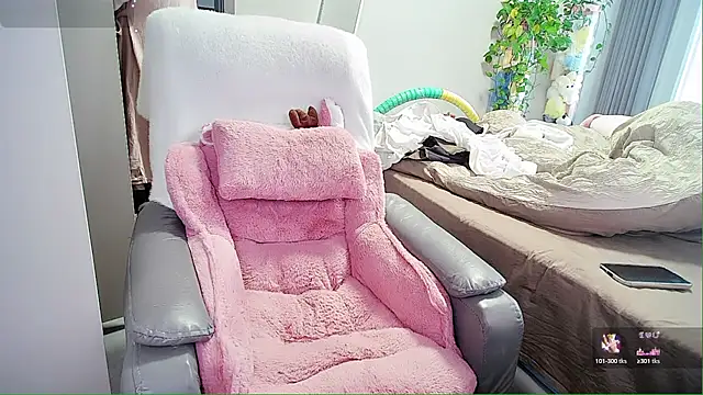 Snapshot of Xiaoyu-G chatting on 11/01/25, 02:13 Xiaoyu-G online show from 11/01/25, 02:13